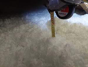 Zateplení stropu rodinného domu pomocí foukané izolace